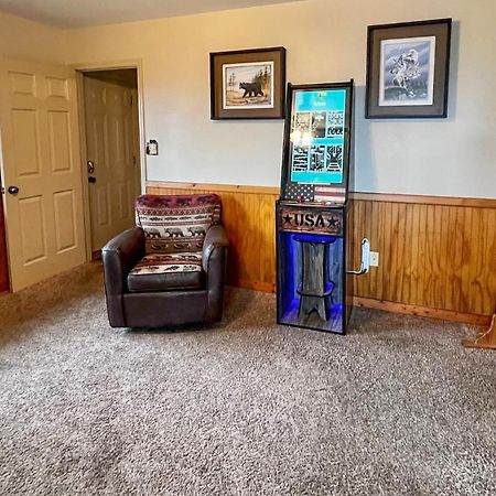 Smoky Mountain Retreat With Hot Tub, Arcade Games Villa Pigeon Forge Eksteriør billede
