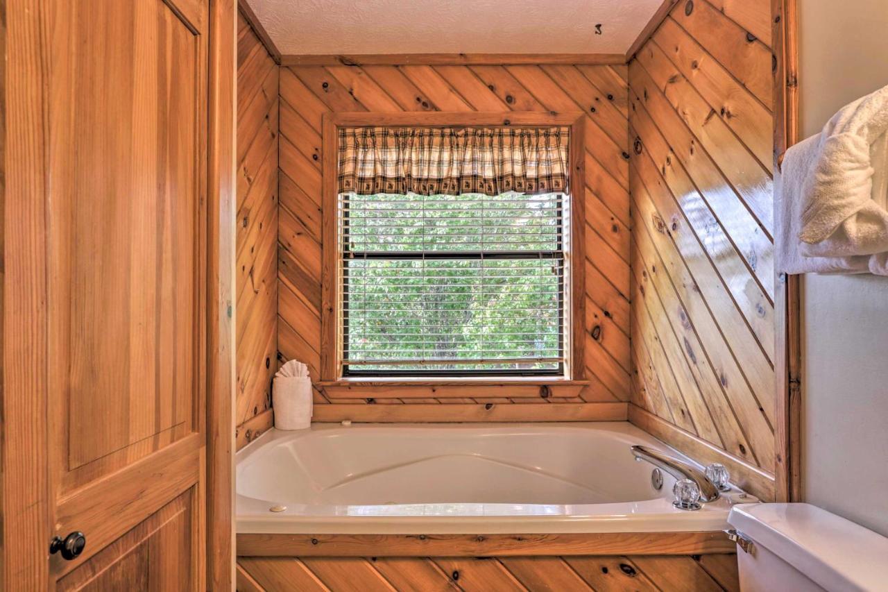Smoky Mountain Retreat With Hot Tub, Arcade Games Villa Pigeon Forge Eksteriør billede