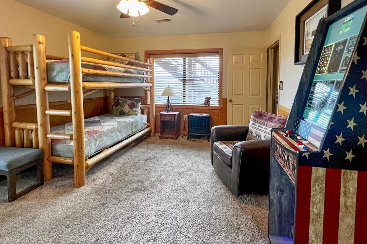 Smoky Mountain Retreat With Hot Tub, Arcade Games Villa Pigeon Forge Eksteriør billede