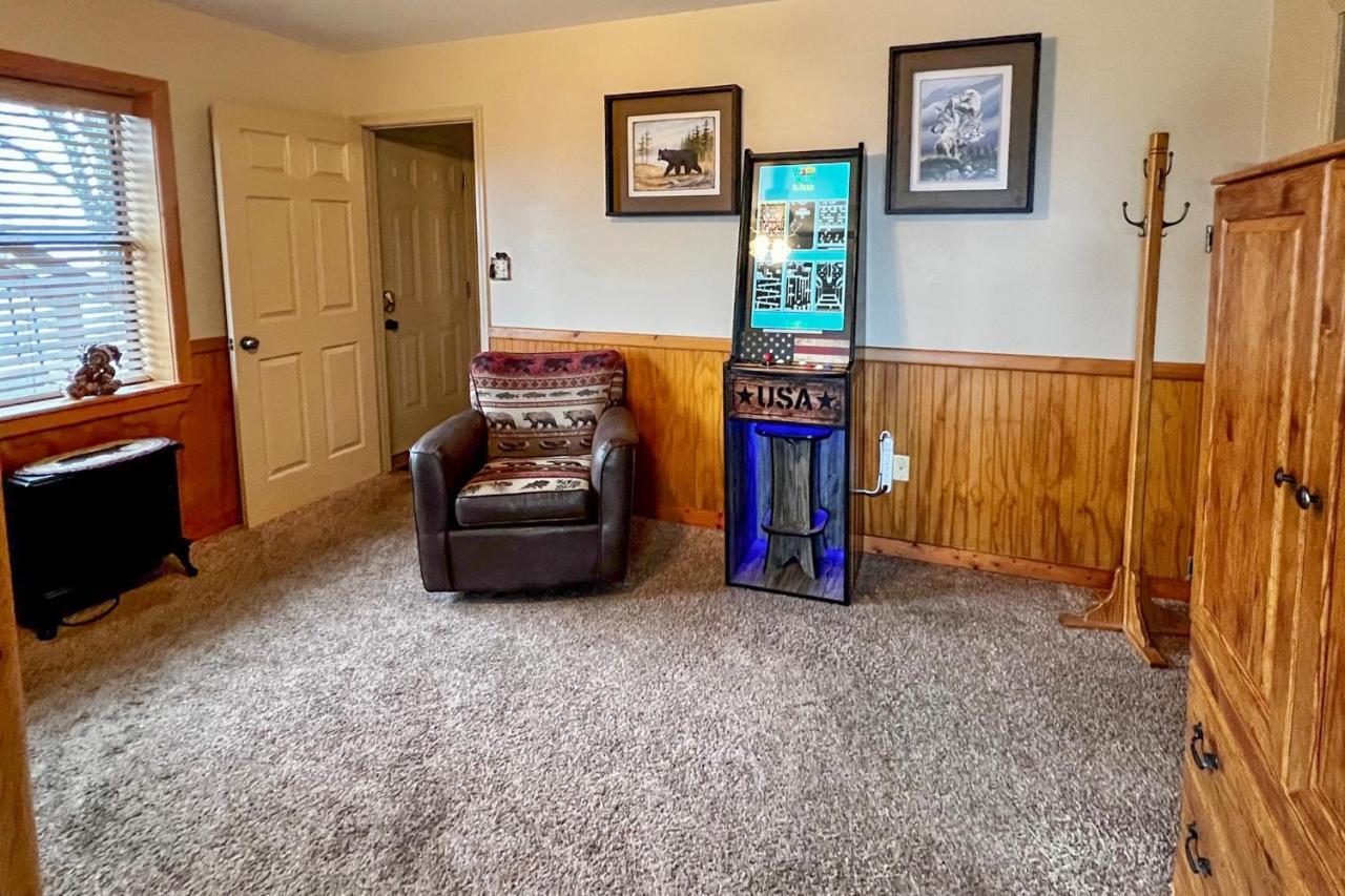 Smoky Mountain Retreat With Hot Tub, Arcade Games Villa Pigeon Forge Eksteriør billede